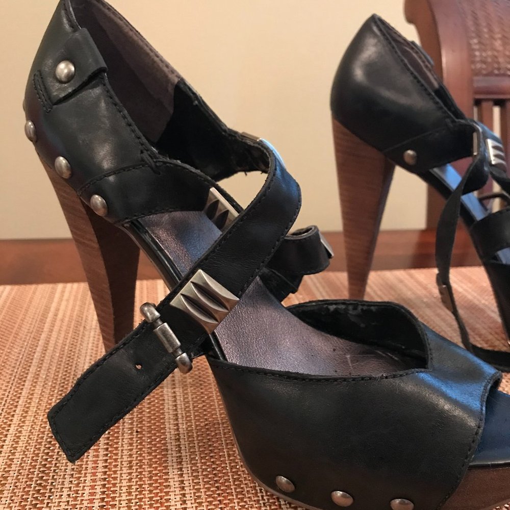GUESS Shoes, Size 9 1/2